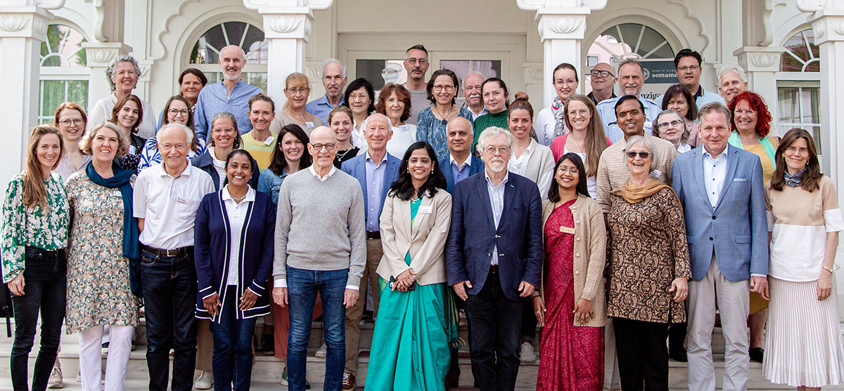 Gruppenfoto-Deutsche-Gesellschaft-fuer-Ayurveda-Kongress-2024__mobile